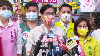 陳其邁首度率議員站路口拜票 爭取支持