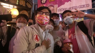 陸戰開打! 陳其邁夜市拜票 柯志恩廟口開講