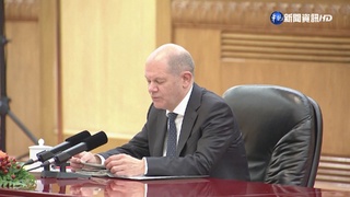 習會德總理1句"誒你好" 網諷"皇帝見臣子"