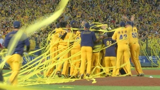 中信兄弟風光二連霸 封王"啤酒浴"殺紅眼