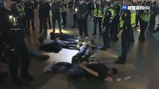 新北耶誕城驚魂! 6男帶刀入場嗆警遭逮