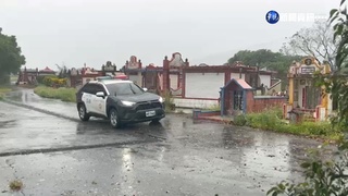 警公墓宣導反賄選 "託夢給孩子"不要違法