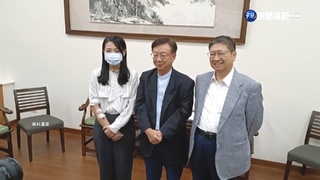 高虹安打針遭疑左右不分?競辦澄清:雙手都有!