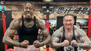 館長同框魔獸大秀肌肉！網笑：小一號