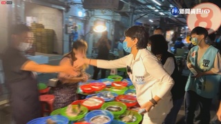 加強"陸戰"! 陳時中.黃珊珊市場掃街拜票