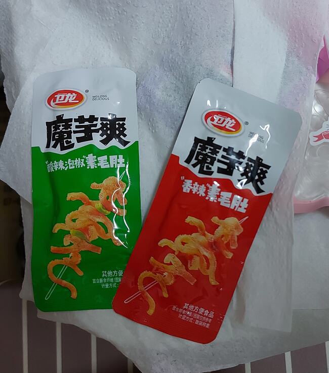 買中國人氣零食吃一口被「辣到哭」！ 網友貼心提醒： 吃完小心洗腎 | 華視新聞