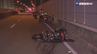 重機超速追撞前車 騎士空中翻滾摔地亡