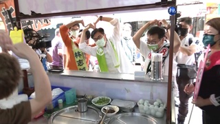 掃街行程馬不停蹄 陳其邁大岡山車掃拜票