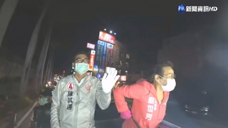 高雄藍.綠車隊晚間再出動 支持者熱情相迎