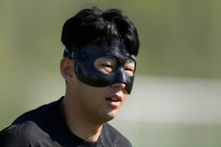 快訊》孫興慜鞋都掉了！南韓0比0踢和烏拉圭 無緣再創亞洲奇蹟！