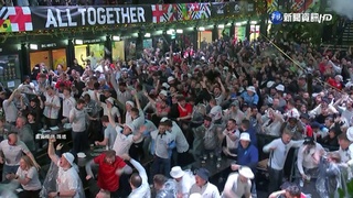 英格蘭3比0踢倒威爾斯 球迷嗨翻灑酒慶祝!