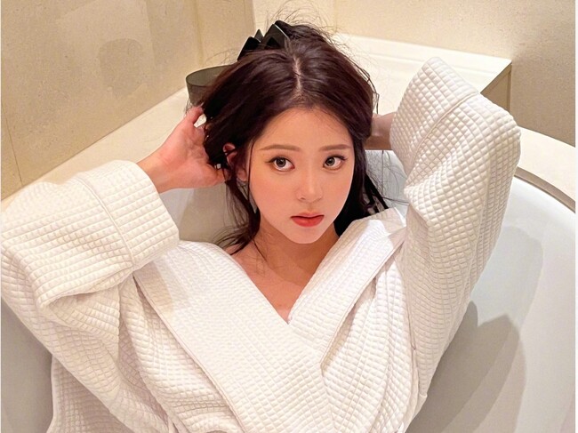 歐陽娜娜一件浴袍賣4300元惹議 中媒曝成本「不到300元」 | 華視新聞