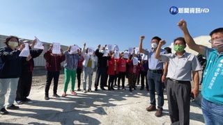 農地惡臭疑遭埋電鍍廢土 居民舉"白紙"抗議