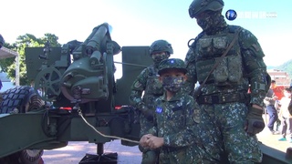 全民國防! 小小阿兵哥上戰車前進藝術村