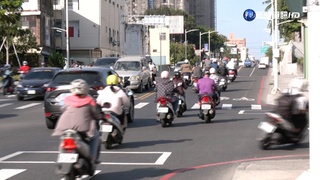 路口增設"左轉專用道" 高雄民眾怨:易反應不及