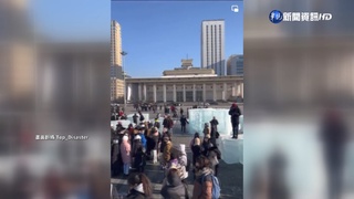 不滿官商盜賣煤礦 蒙古民眾闖國家宮抗議