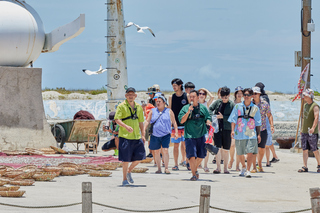 《歡迎光臨》女神周曉涵摸海參體驗傳統捕魚  壯觀海鷗景象 林美秀形容像流星雨？！