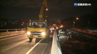 大貨車擦撞施工吊籃 工人墜4米地面骨折