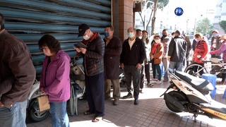 一位難求!1600多戶僅700車位 住戶漏夜排隊