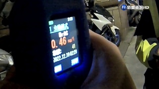 看世足"喝一杯" 男騎機車違規渾身酒氣被逮