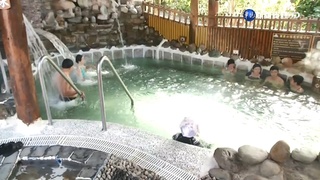 寒流發威! 泡湯暖暖身 高雄六龜湧現人潮