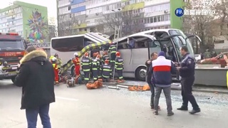 羅馬尼亞離奇車禍 限高桿砸巴士釀1死22傷