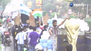 阿根廷奪冠 印度球迷舉立牌打造"勝利遊行"