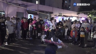 墨西哥慶耶誕迎新年 敲打"皮納塔"搶糖吃
