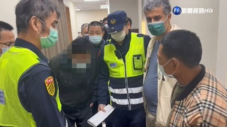 撞一家三口母子雙亡 公車駕駛下跪磕頭