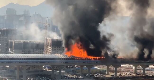 南韓高速公路大火！驚人火勢畫面曝 已造成5死37人輕重傷 | 華視新聞