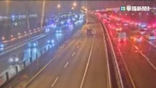 違規停國道路肩看101煙火 警方疲於奔命