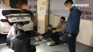 跨年夜槍響!男埋伏堵人反遭開槍射傷 警圍捕
