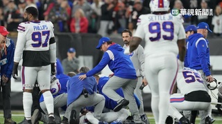 肢體衝撞! NFL球員倒地失去意識緊急送醫