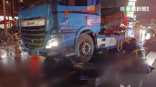 砂石車闖紅燈 國中女學生捲車底命危