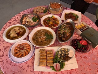 美味a！陳其邁跟風「流水席」 臉書狂曬辦桌菜 引萬人流口水