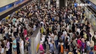 捷運到這幕讓他超傻眼 批「台灣人不會搭捷運？」網嘆：想省麻煩