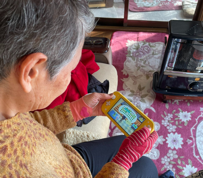 日本77歲嬤每天玩《動森》還拉姐妹入島！自製「攻略本」網狂讚 | 華視新聞