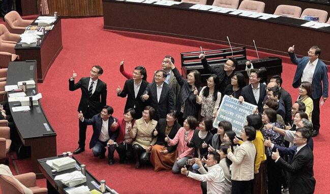 立院三讀通過兩大修正案　賴清德：希望從土地到氣候 留給下一代更宜居的台灣 | 華視新聞
