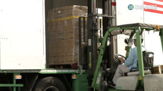 年節伴手禮買氣增 工廠.賣場加派人手忙鋪貨