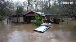 加州18天降全年雨量 路基掏空瞬間滑落