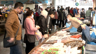 過年倒數! 台中民眾搶辦年貨湧魚市場.天津街