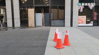 家具行疑便宜行事 吊掛500公斤木板從4樓墜落