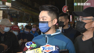 小年夜赴艋舺商圈　蔣萬安發送發財金