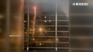 煙火射進住宅起火　屋主嚇傻「忘了怎麼報案」