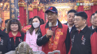 鴻海創辦人郭台銘攜全家　板橋慈惠宮參拜
