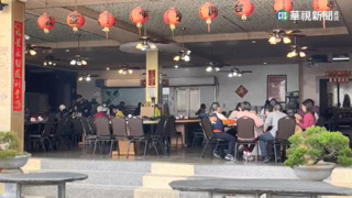 過年期間餐廳忙翻天 2小時十道菜只上一半