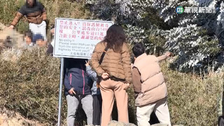 合歡山霧淞絕美　遊客危攀山壁自拍挨罰1500