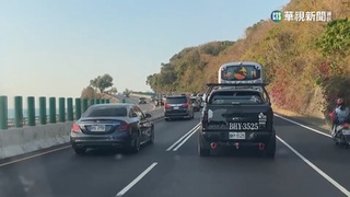 連假塞車想搶快　汽車違規行駛機慢車道挨罰