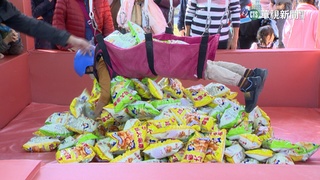 有吃又有玩! 嘉義文化路"零食娃娃機"超好夾