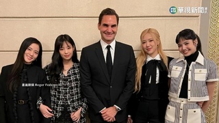 Blackpink赴法演出　　合影法國總統.費德勒